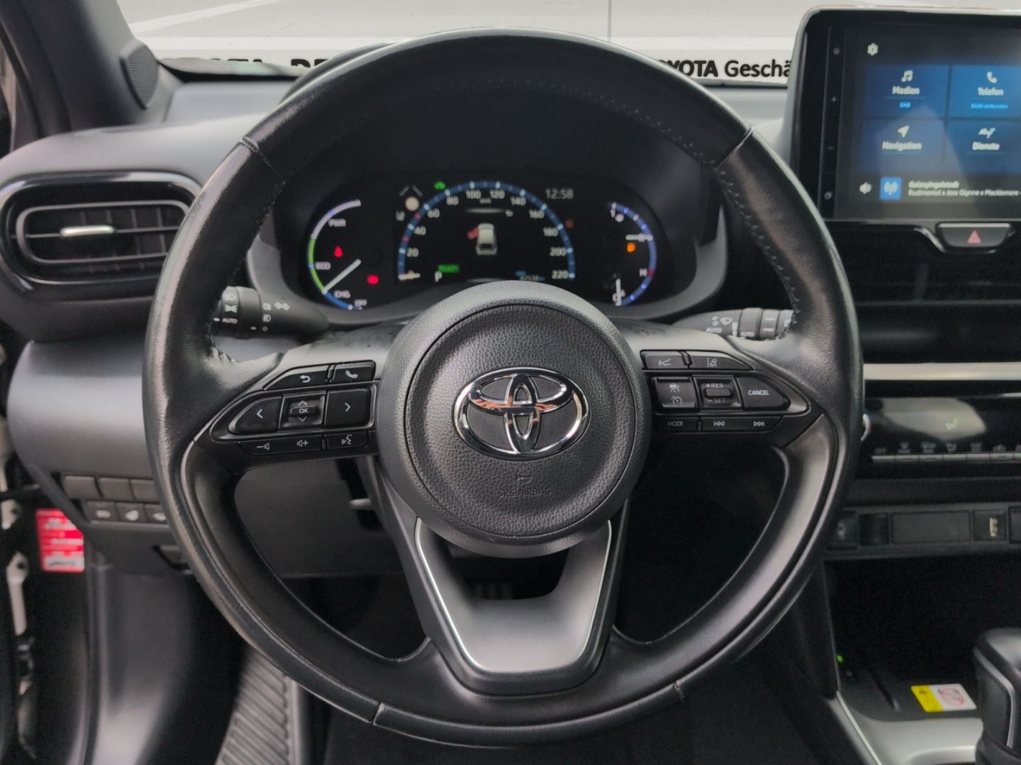 Toyota Yaris Cross Hybrid FWD Team Deutschland LED Appl