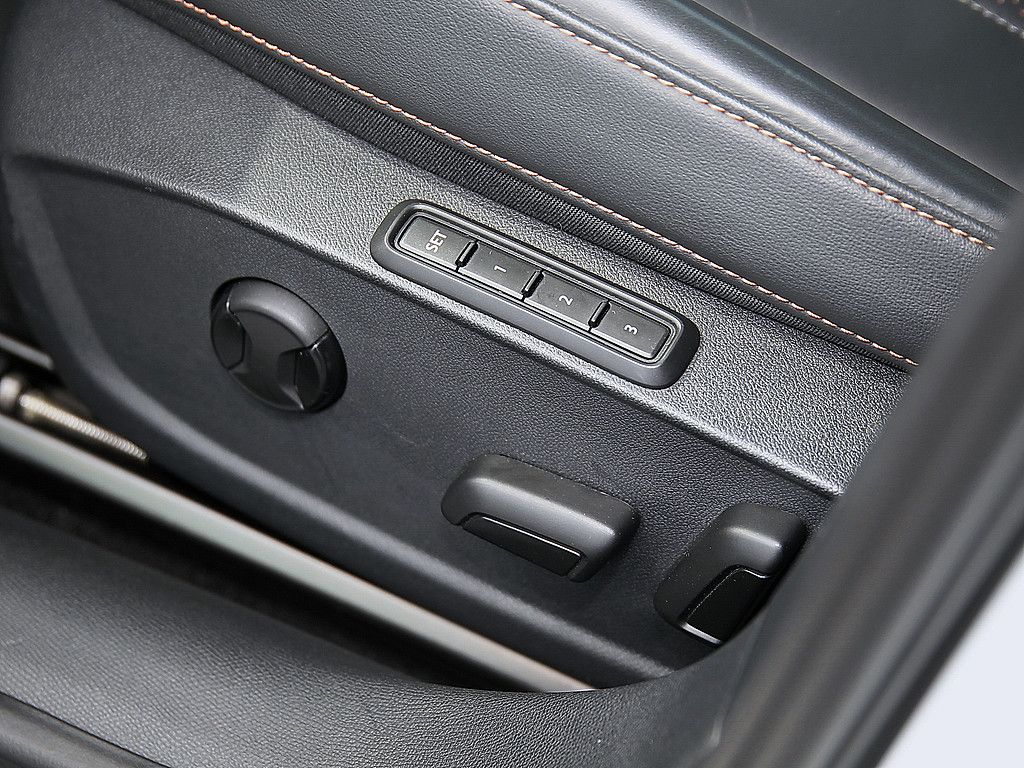 Cupra Formentor 2.0 TSI VZ 4Drive NAVI PANO AHK LEDER