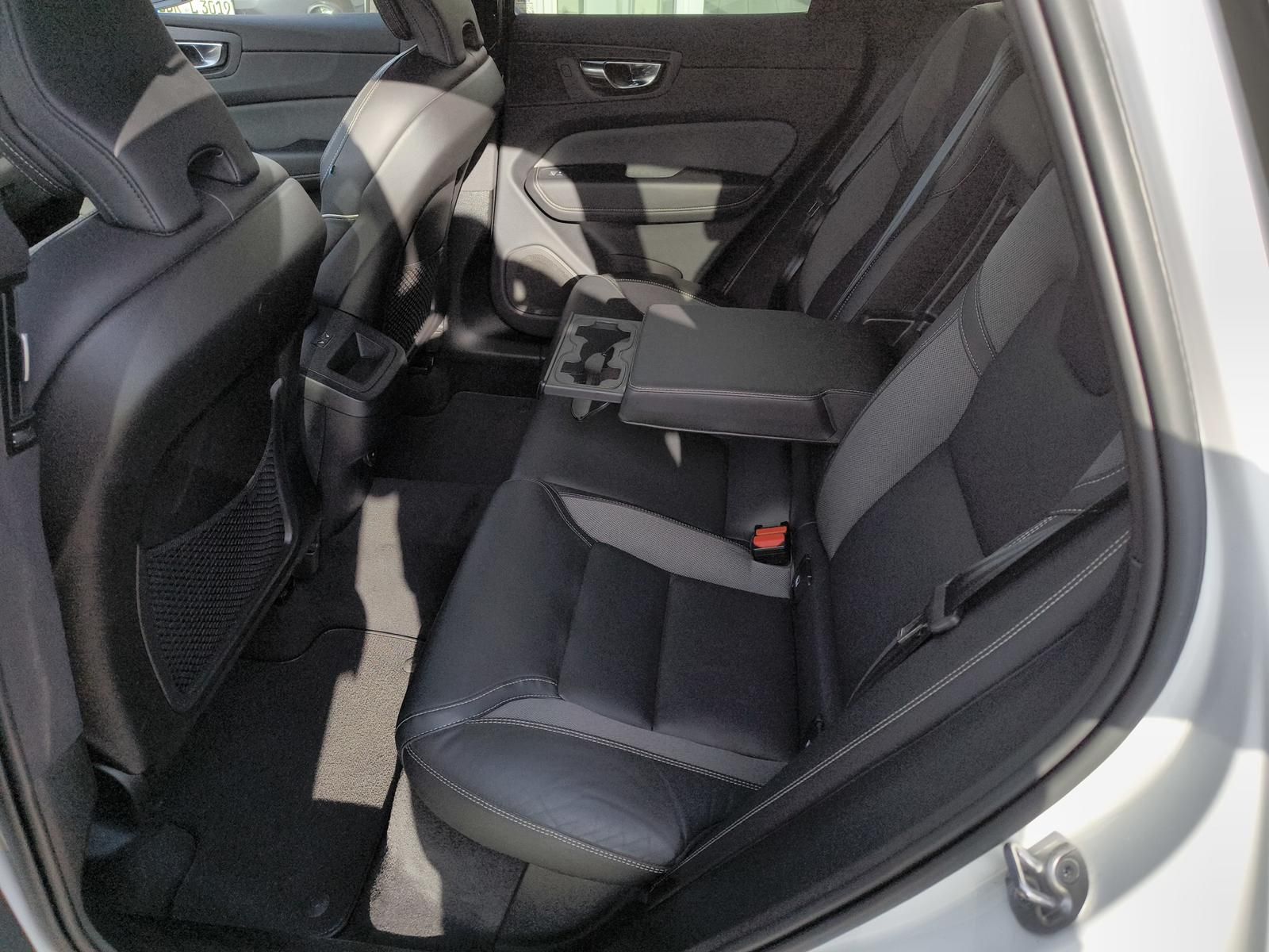 Volvo XC60 B4 Diesel  AWD Aut. ACC AHK Standhzg.