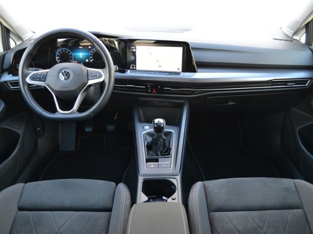 Volkswagen Golf VIII 1.5 TSI Style - Samsaru's Car Outlet