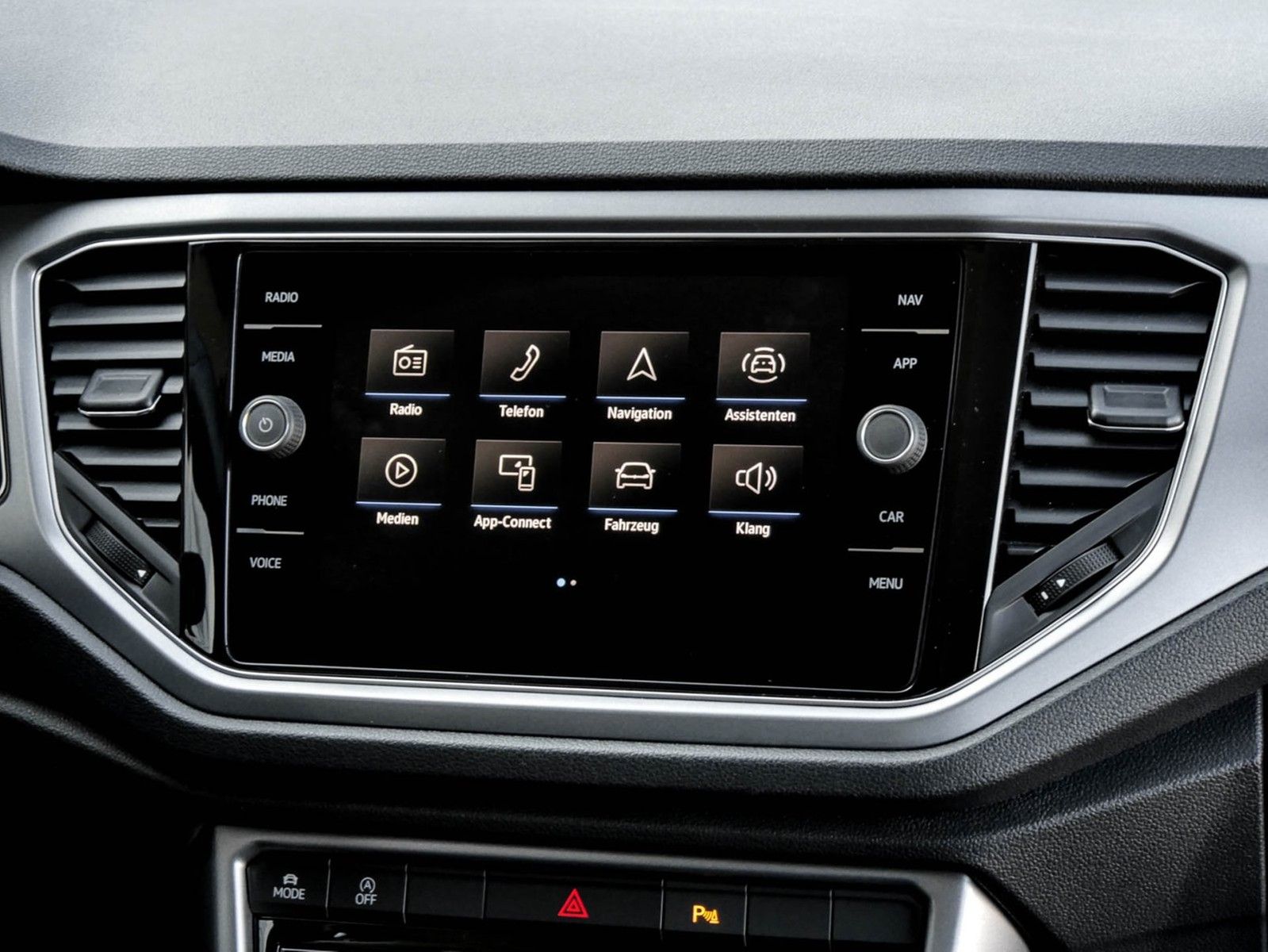 Volkswagen T-Roc ACTIVE 1.0 TSI - Samsaru's Car Outlet