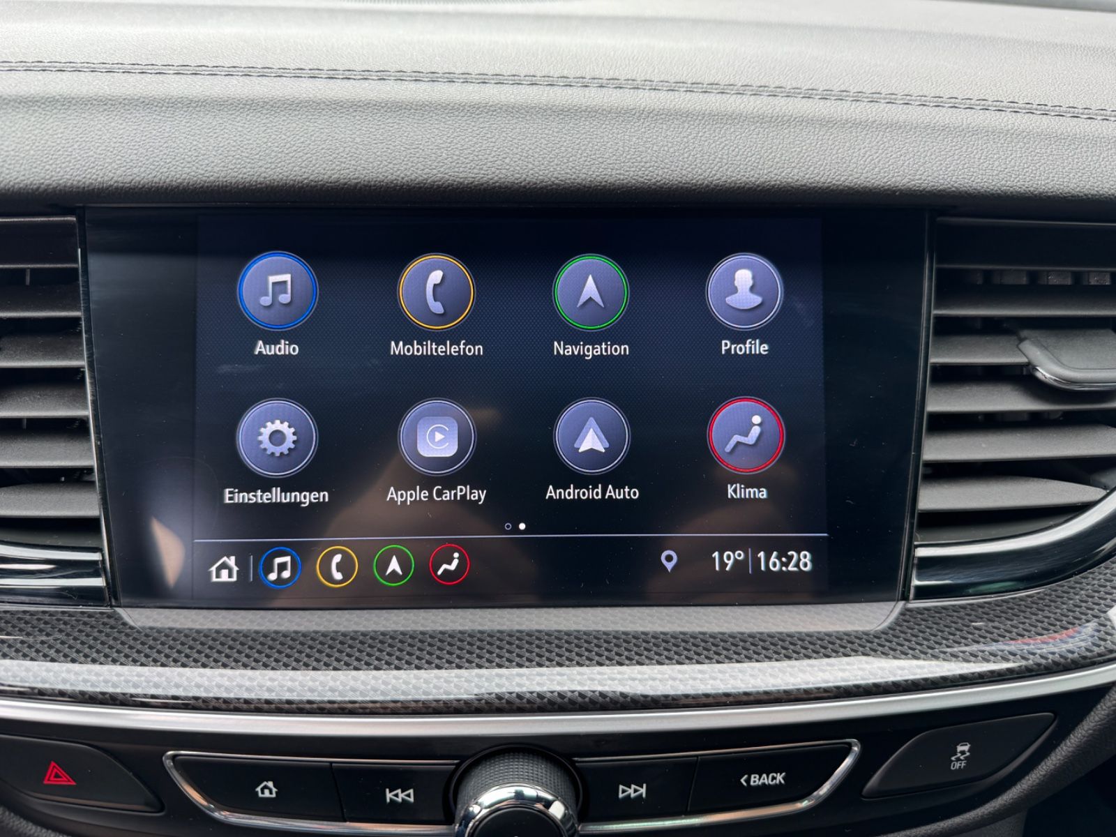 Opel Insignia B Sports Tourer Business - Samsaru's Car Outlet