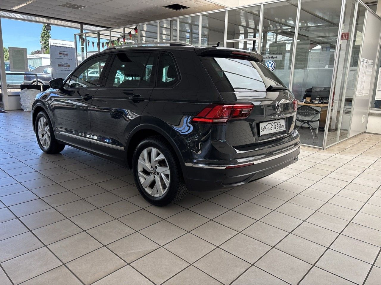 Volkswagen Tiguan 2.0 TDI Active - Samsaru's Car Outlet