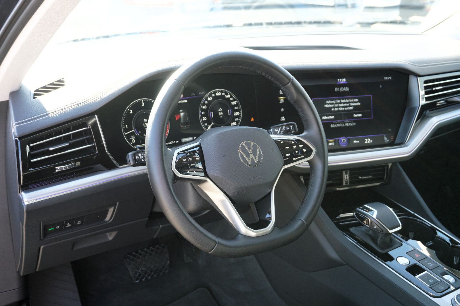Volkswagen Touareg Elegance 4Motion - Samsaru's Car Outlet
