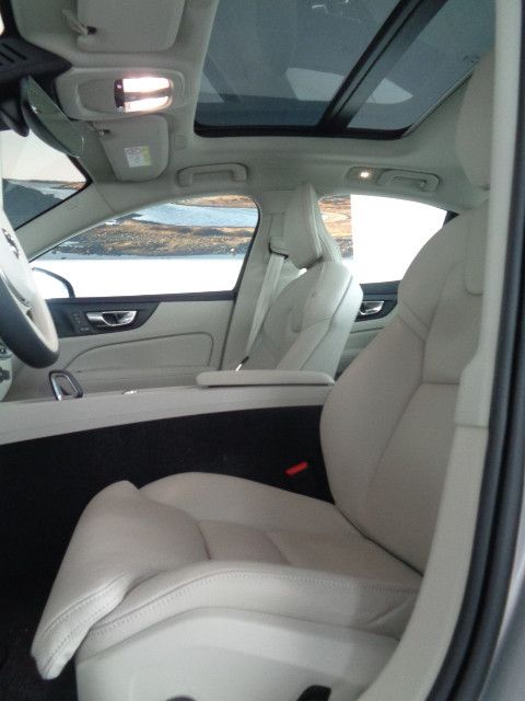 Volvo S60 Plus Dark*LEDER BEIGE*MITARBEITERFAHRZEUG !
