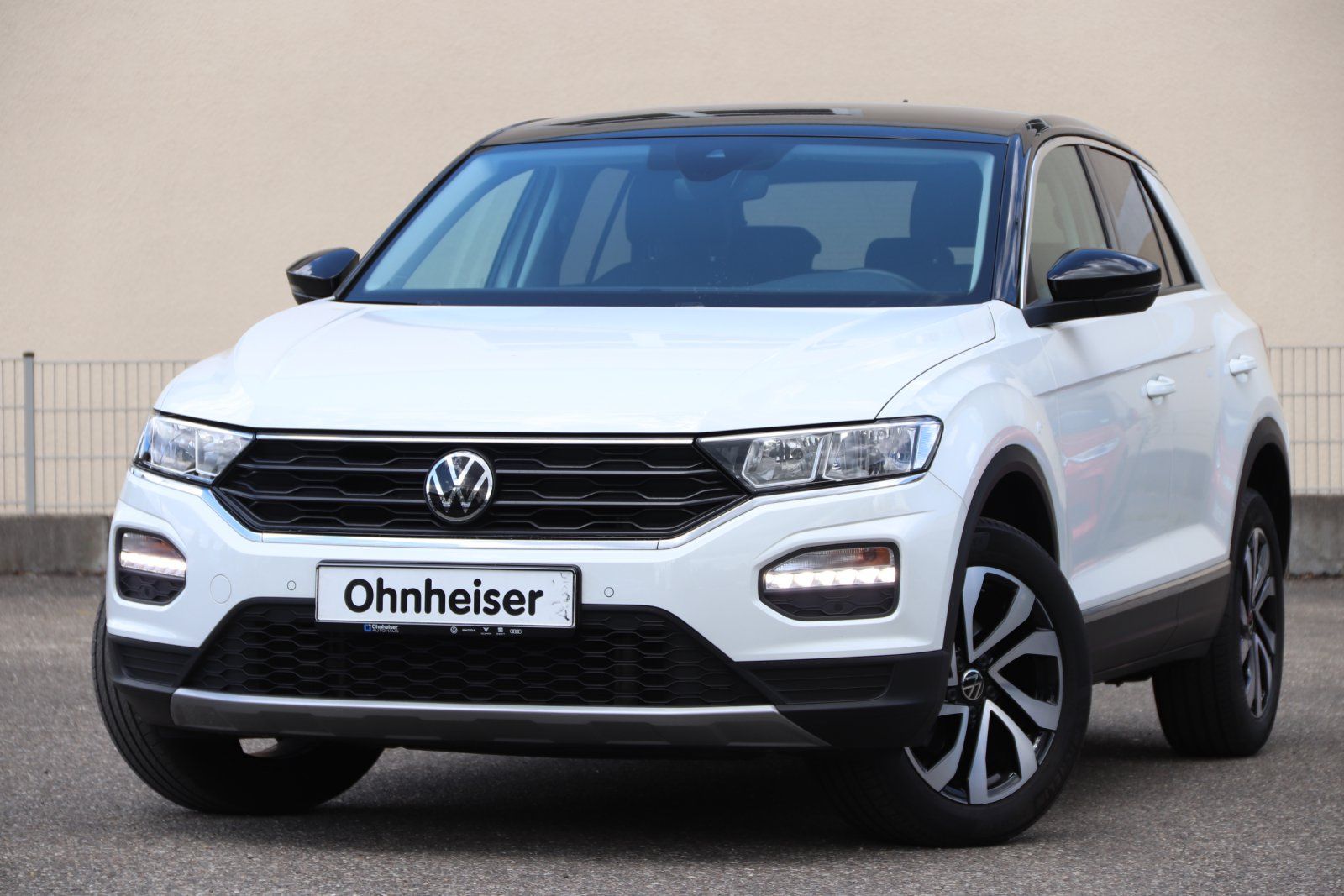 Volkswagen T-Roc 1.0 TSI Active - Samsaru's Car Outlet