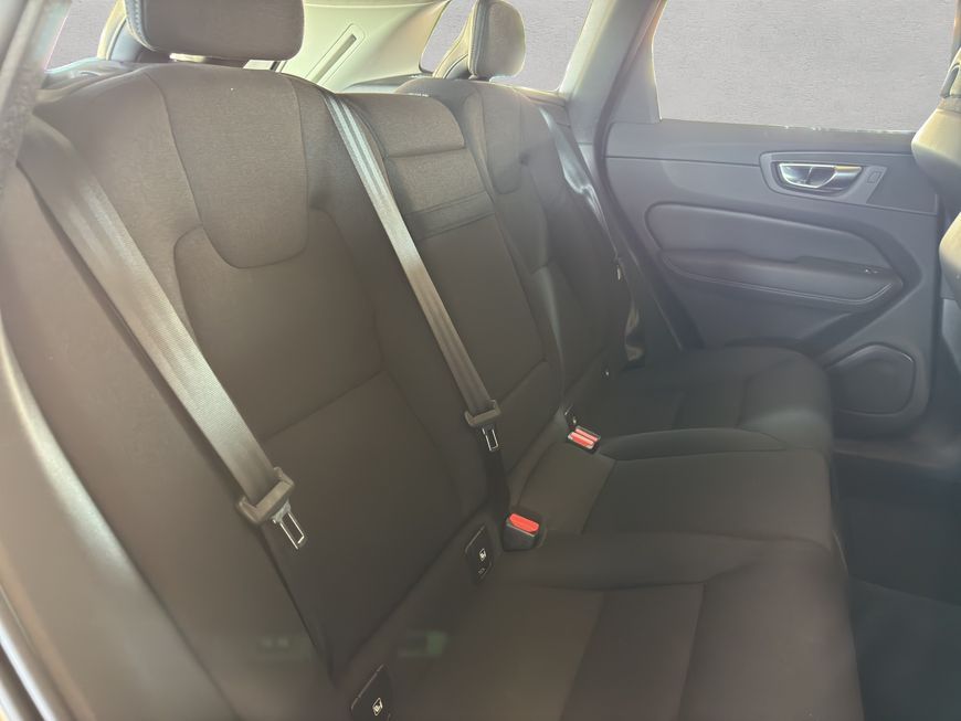 Volvo XC60 B5 D AWD Momentum Pro - Samsaru's Car Outlet