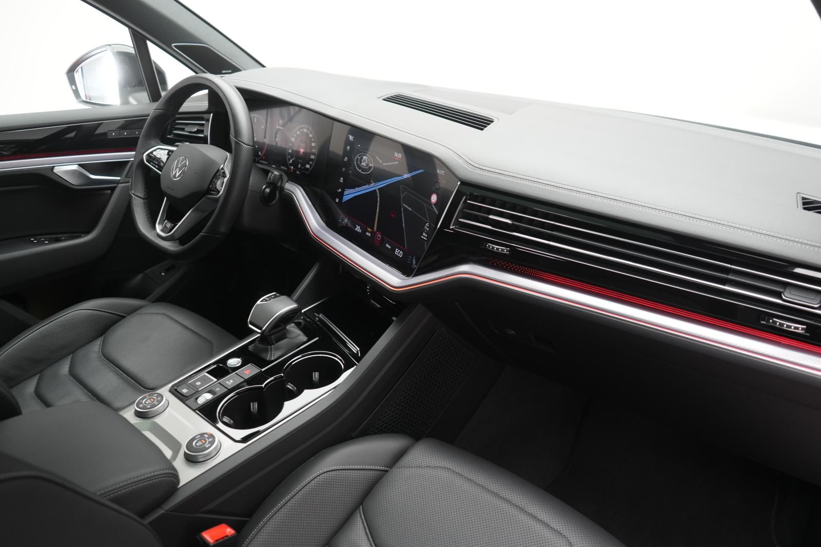 Volkswagen Touareg 3.0 V6 TDI 4Motion R line - Samsaru's Car Outlet