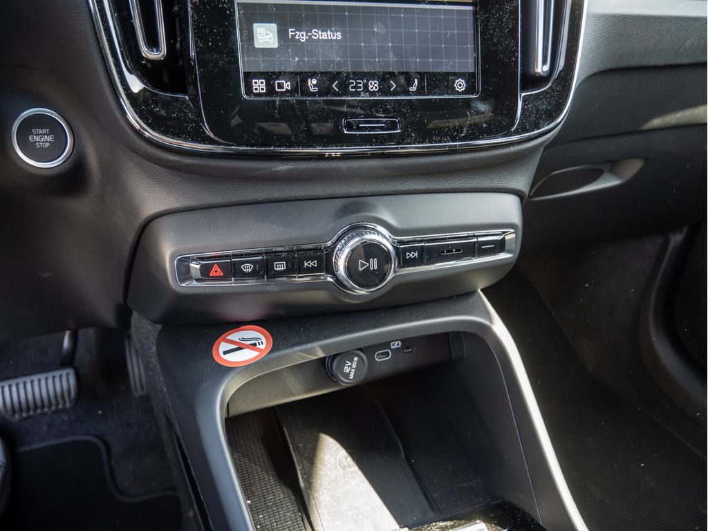 Volvo XC40 2.0 Plus Dark - Samsaru's Car Outlet