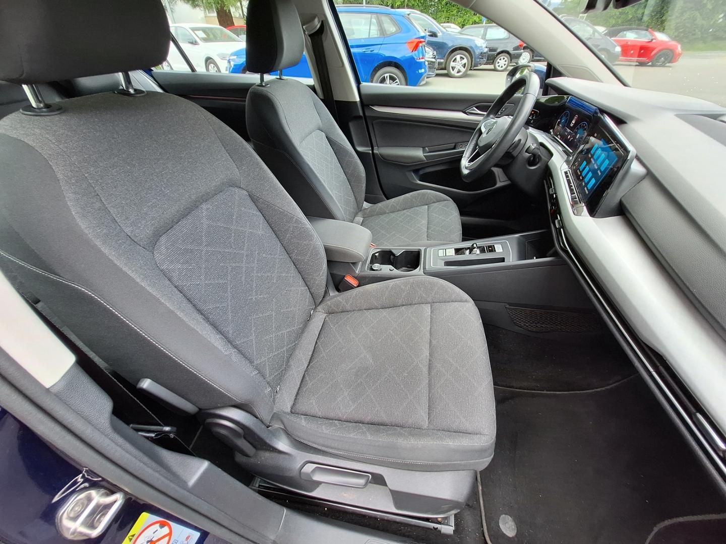 Volkswagen Golf Life 2.0 TDI DSG - Samsaru's Car Outlet