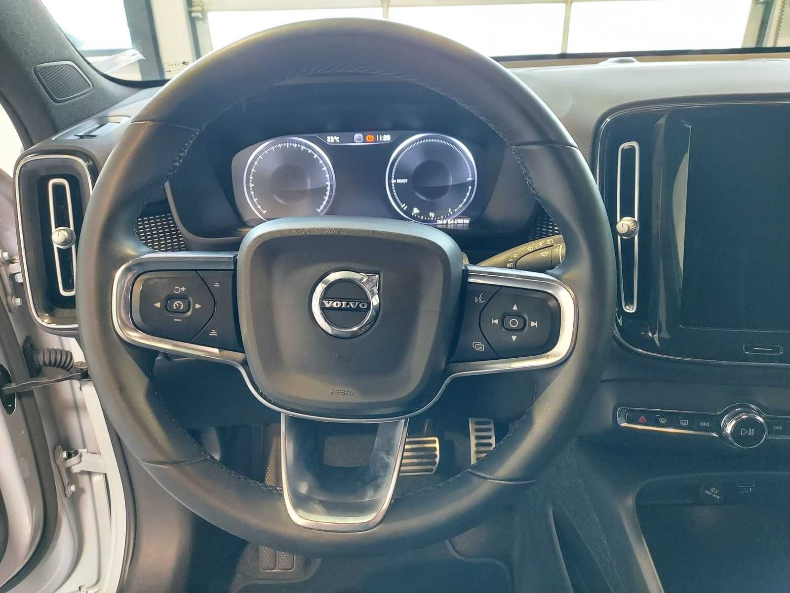 Volvo XC 40 T4 TwinEng  R-Design Plug-In|AHK|LED