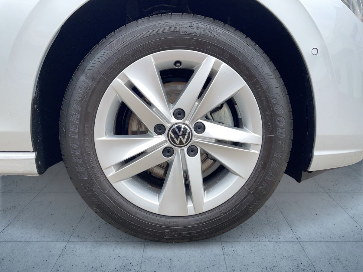 Volkswagen Golf VIII Life 1.5 TSI - Samsaru's Car Outlet