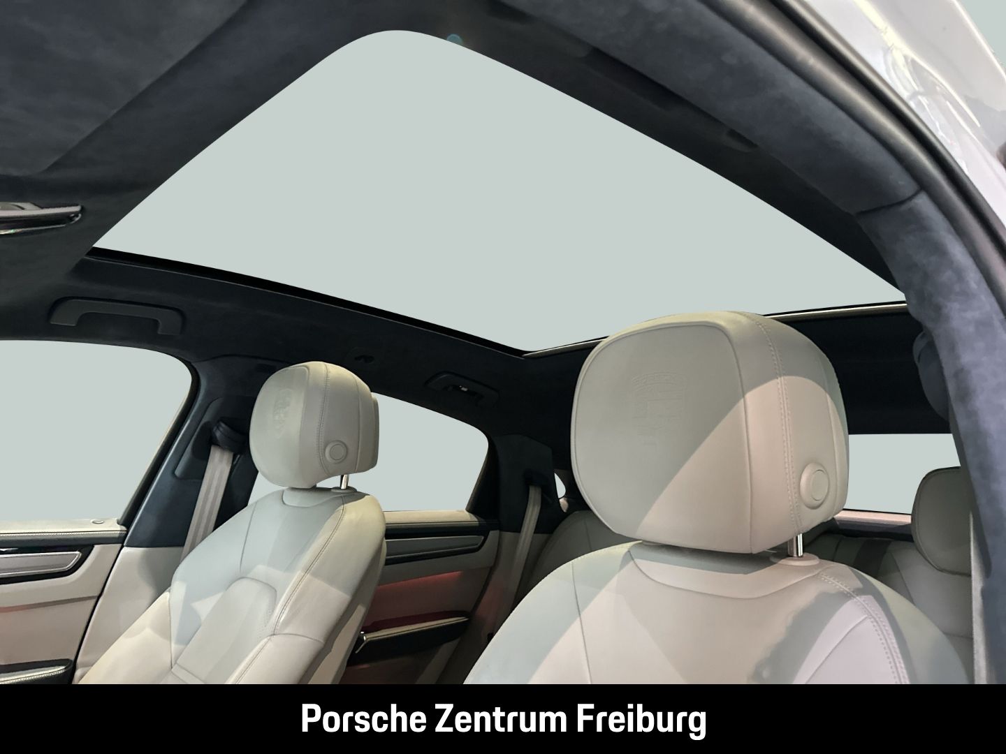 Porsche Cayenne E-Hybrid Coupe Platinum Edition Head-Up