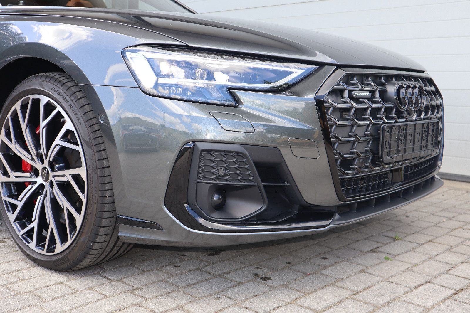 Audi A8L 60 TFSI V8 lang exclusive - Samsaru's Car Outlet