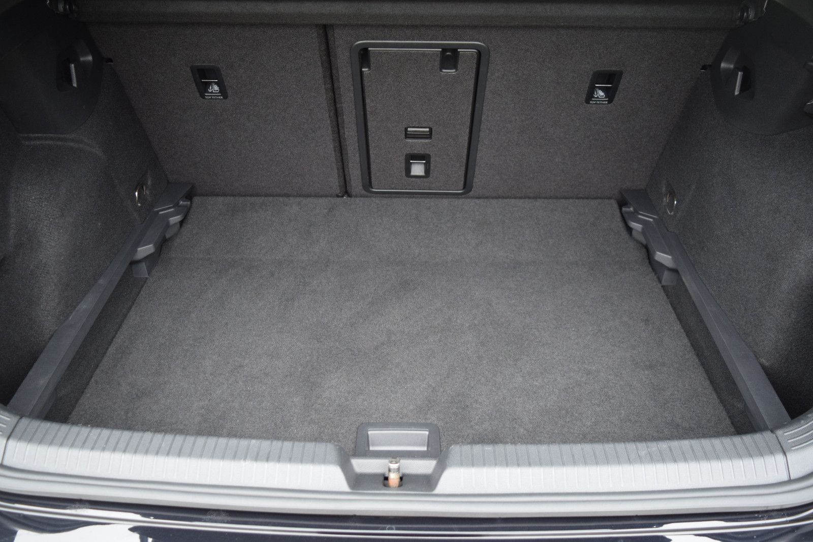 Volkswagen Golf VIII Lim. Life - Samsaru's Car Outlet