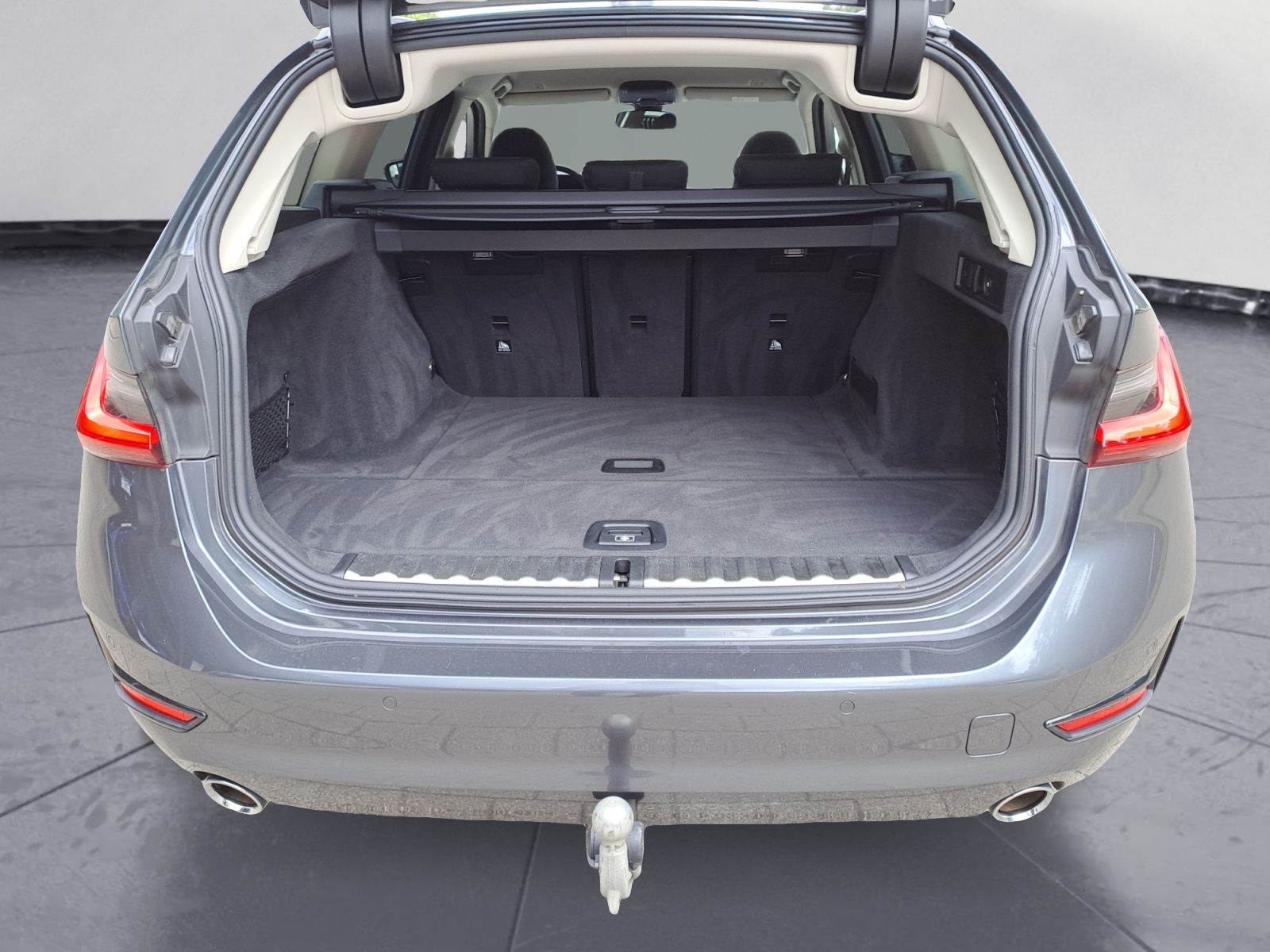 BMW 320d Touring Advantage - Samsaru's Car Outlet