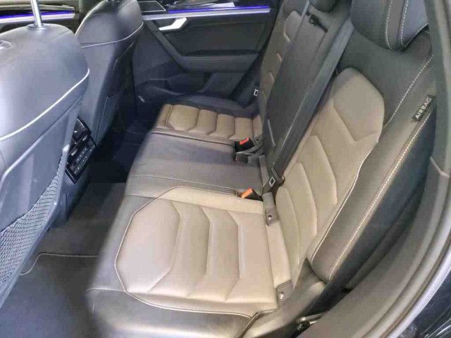 Volkswagen Touareg 4.0 TDI V8 R-LINE BLACK - Samsaru's Car Outlet