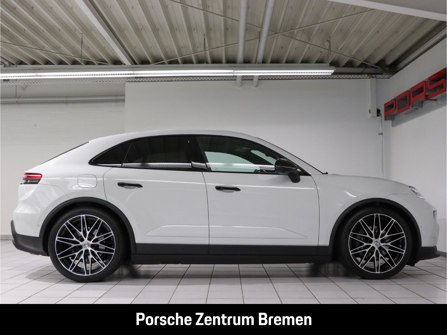 Porsche Macan 4 - Samsaru's Car Outlet