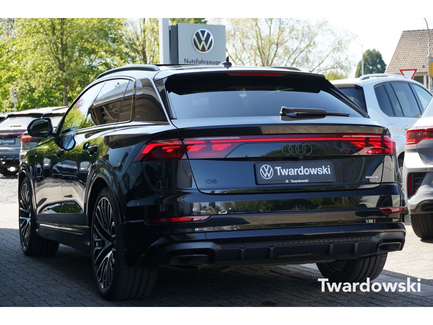Audi Q8 50 TDI S line Pano HUD Matrix 23''B&O AHK 360