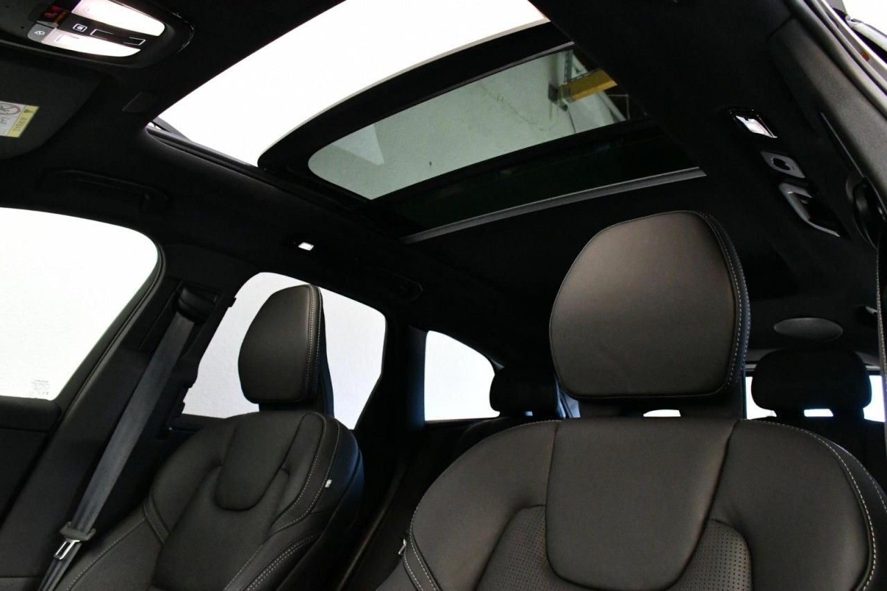 Volvo XC60 Ultra Black AWD ACC*H&K*HuD*360*PANO*MASSAG