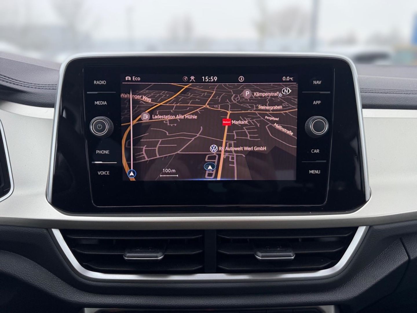 Volkswagen T-Roc Move 1.5 TSI - Samsaru's Car Outlet