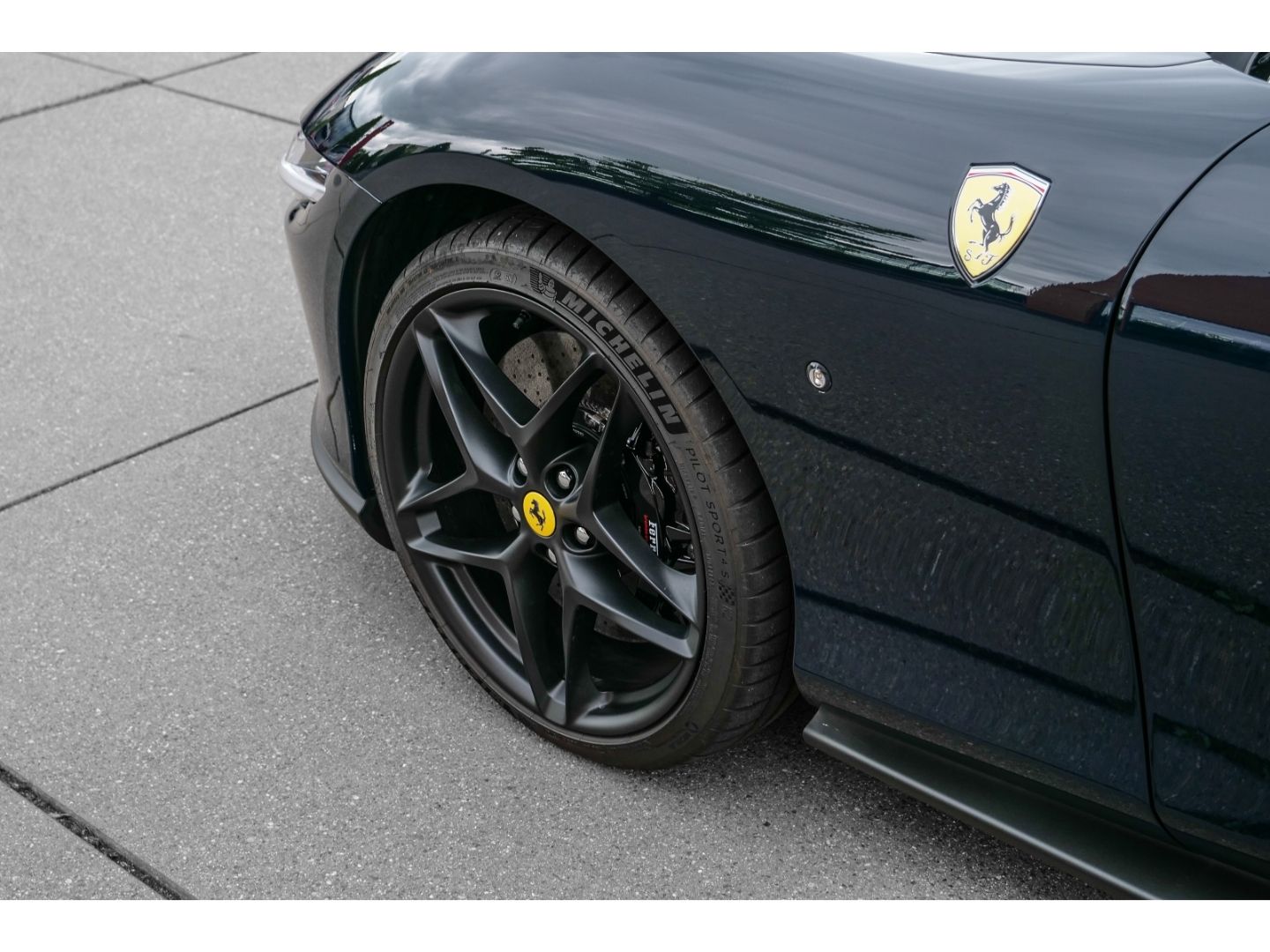 Ferrari Roma Spider - Samsaru's Car Outlet