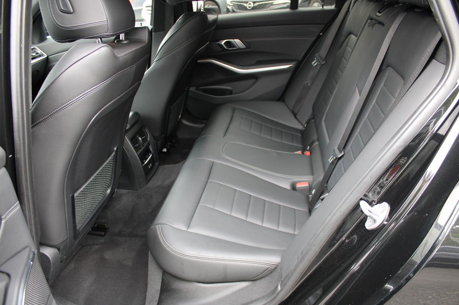 BMW 320 d Sport Line - Samsaru's Car Outlet