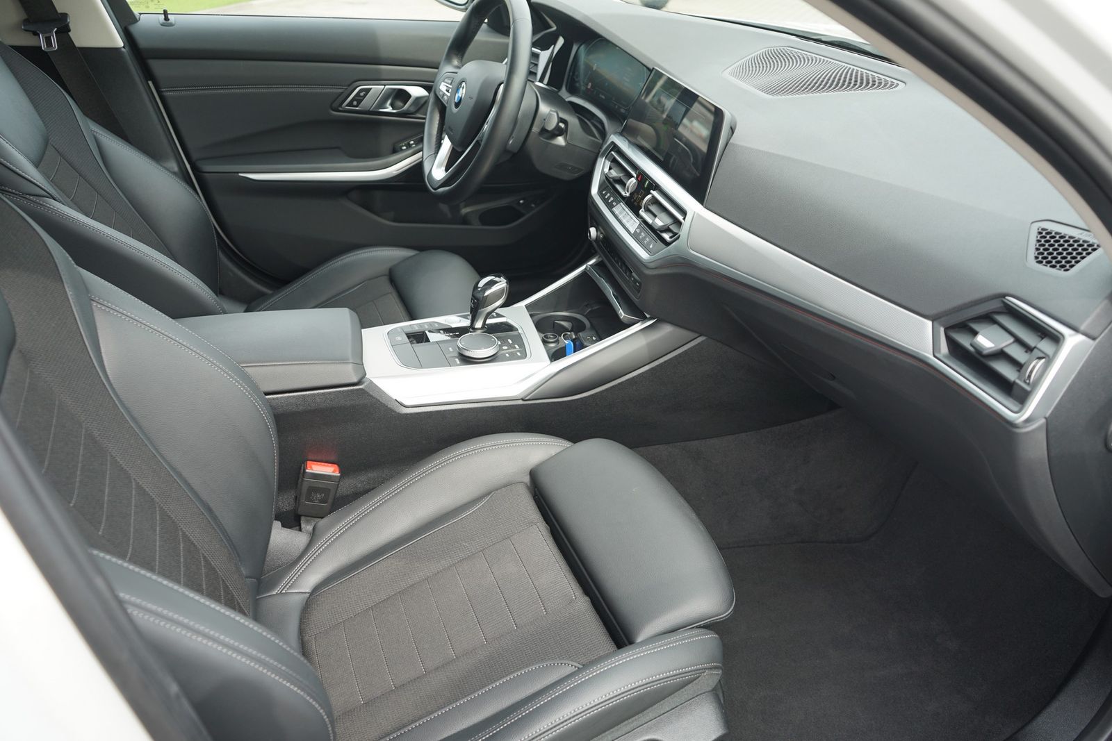 BMW 320e Touring xDrive Sport Line - Samsaru's Car Outlet