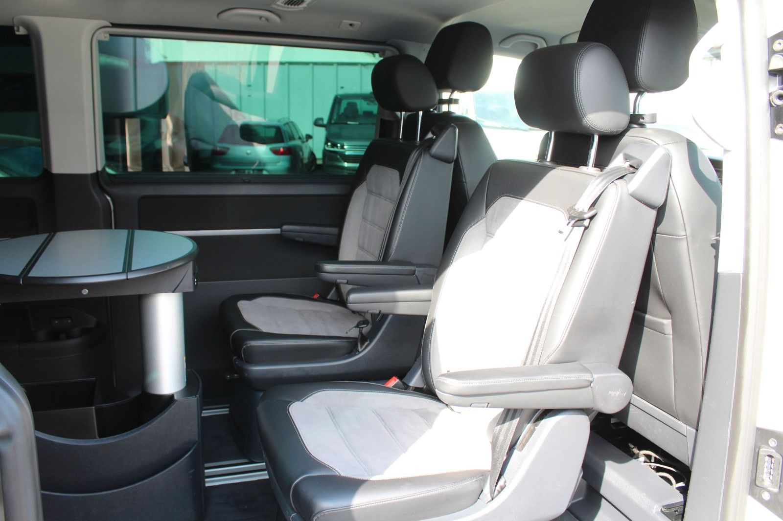 Volkswagen T6.1 Multivan 4MOTION - Samsaru's Car Outlet