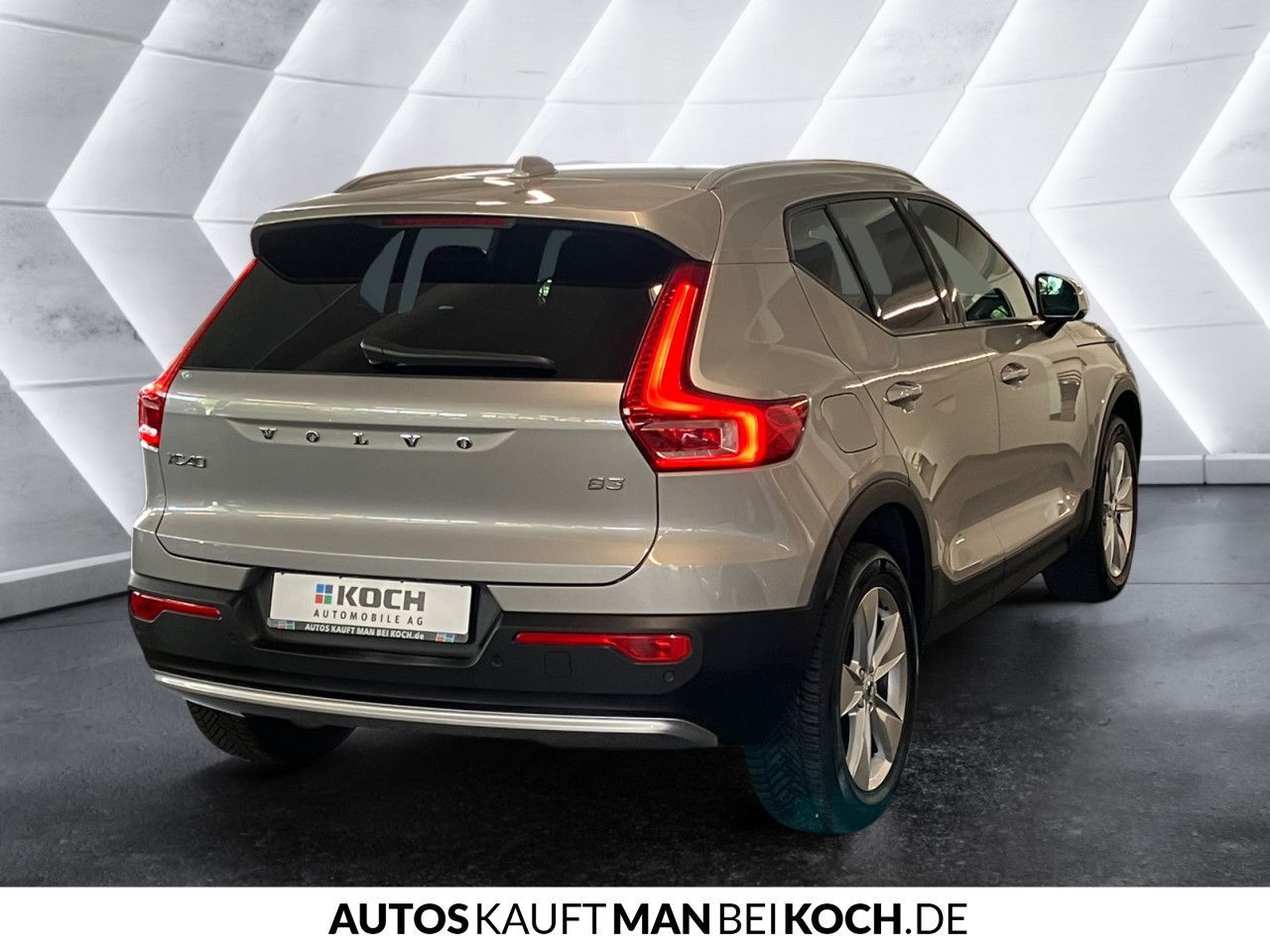 Volvo XC40 B3 DKG Core AHK LED SHZ/LHZ NAVI PDC/CAM!