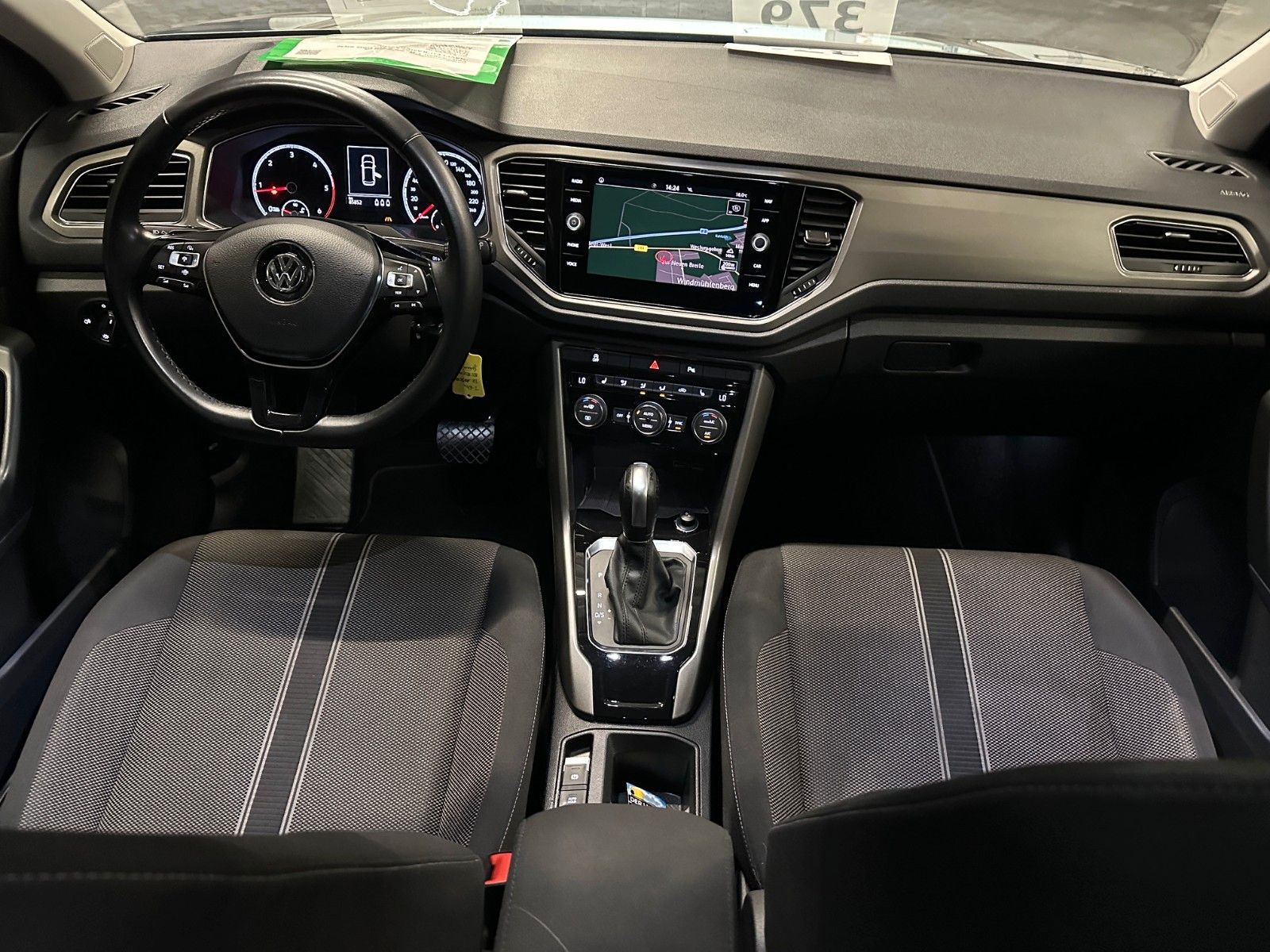 Volkswagen T-Roc 2.0 TDI DSG Style - Samsaru's Car Outlet