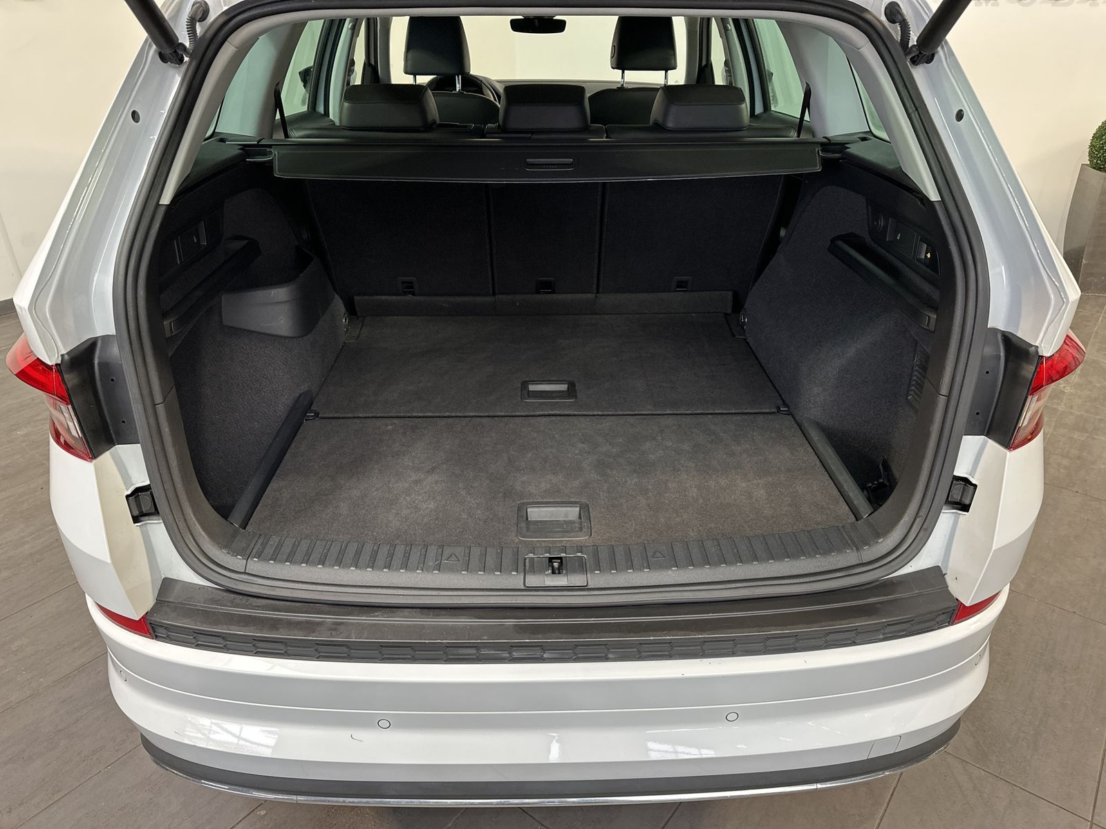 Skoda Kodiaq L&K 4x4 NAV+LED+AHK+360°+PANO+V-COCKPIT