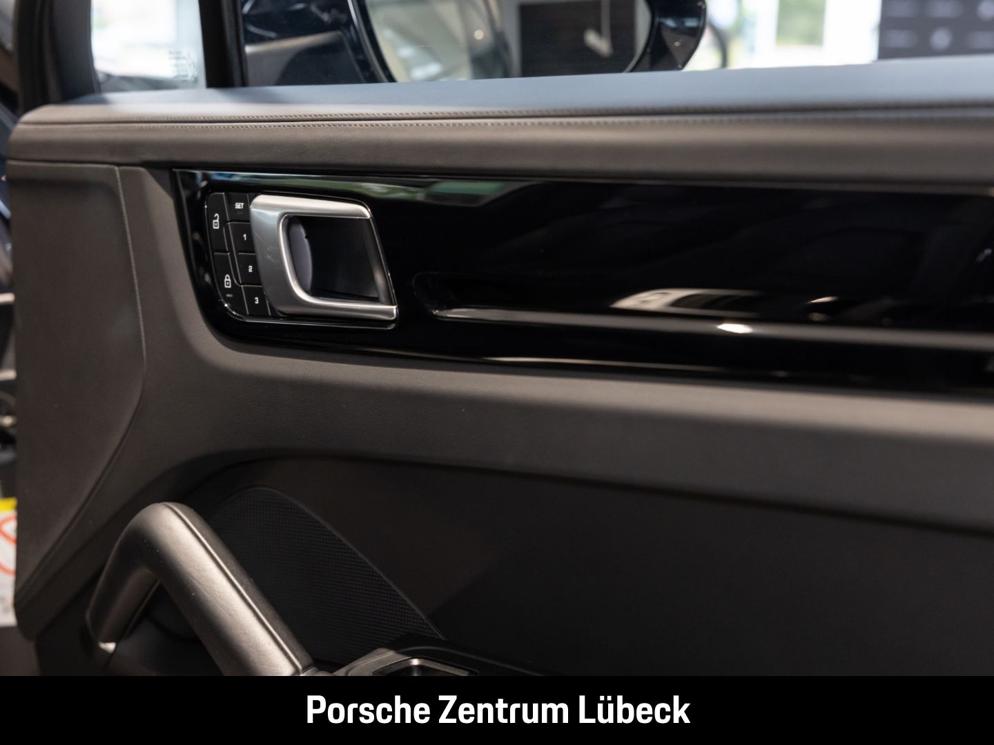 Porsche Cayenne S Coupe Hinterachslenkung Head-Up