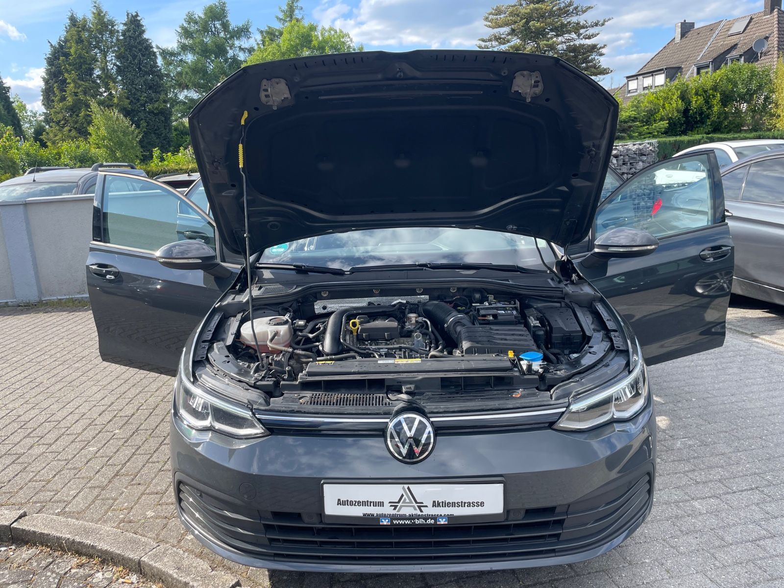 Volkswagen Golf VIII Life eTSI - Samsaru's Car Outlet