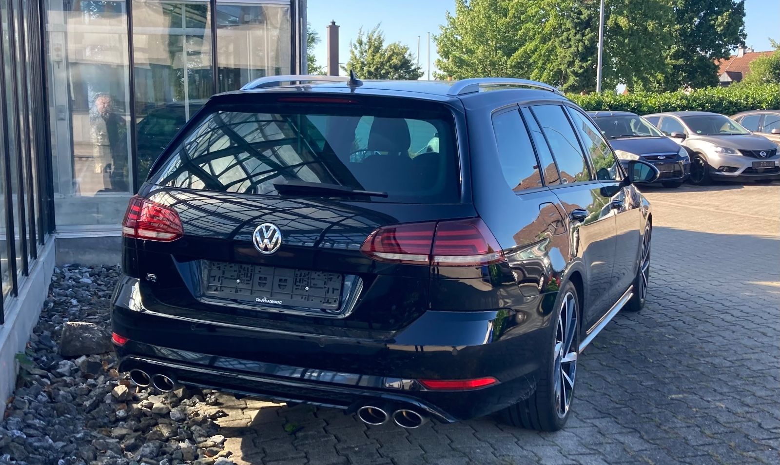 Volkswagen Golf VII Variant R 4Motion - Samsaru's Car Outlet
