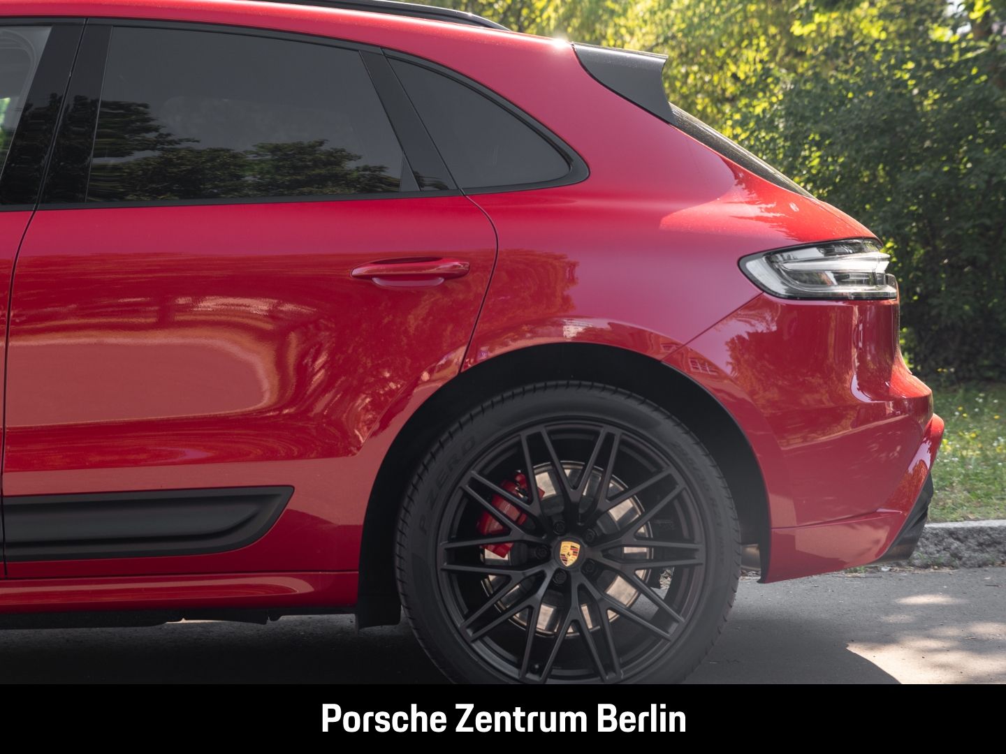 Porsche Macan GTS Karminrot Sportabgasanlage Panorama