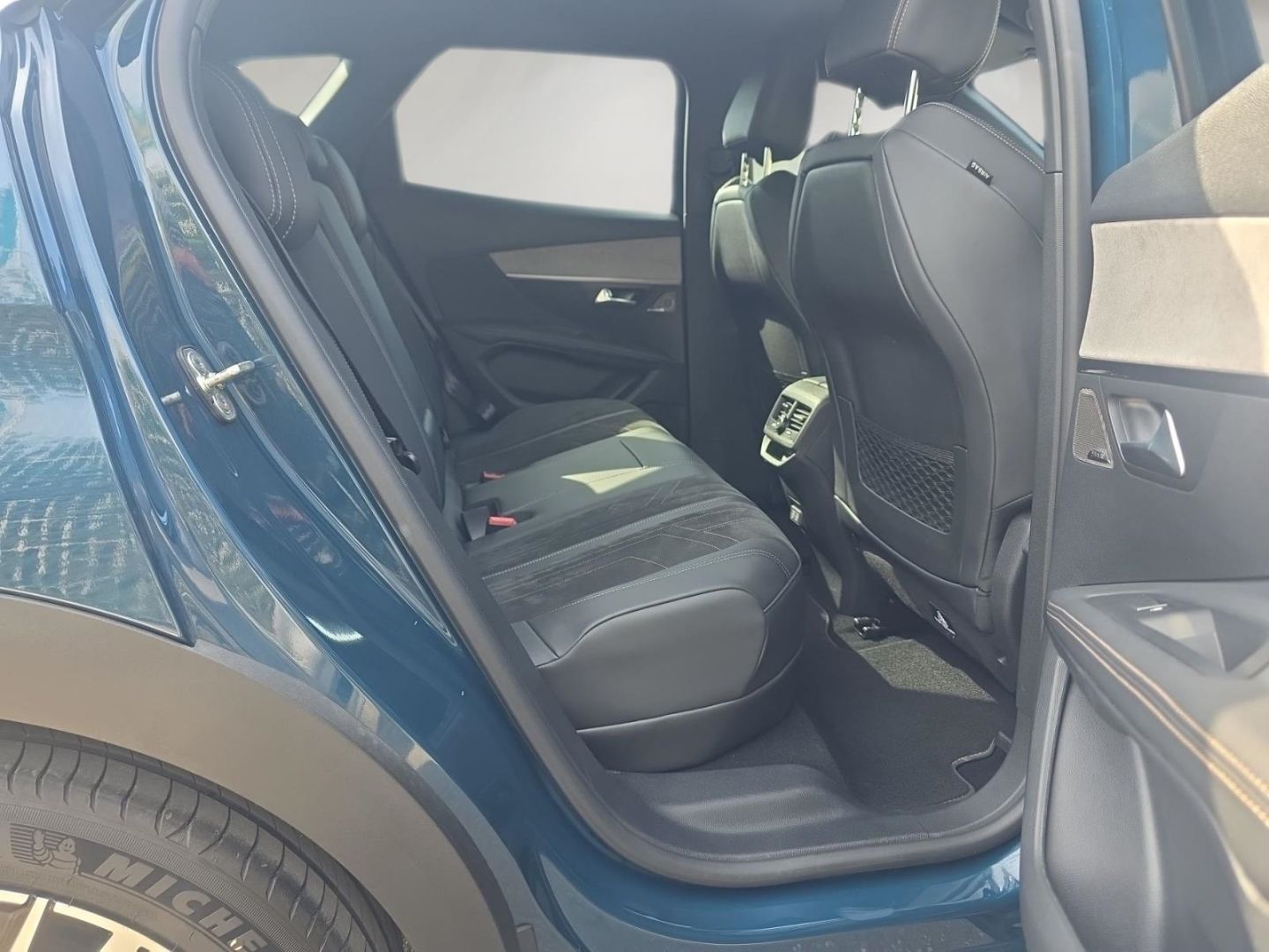 Peugeot 3008 Hybrid 225 GT AHK-abnehmbar Navi Digitales