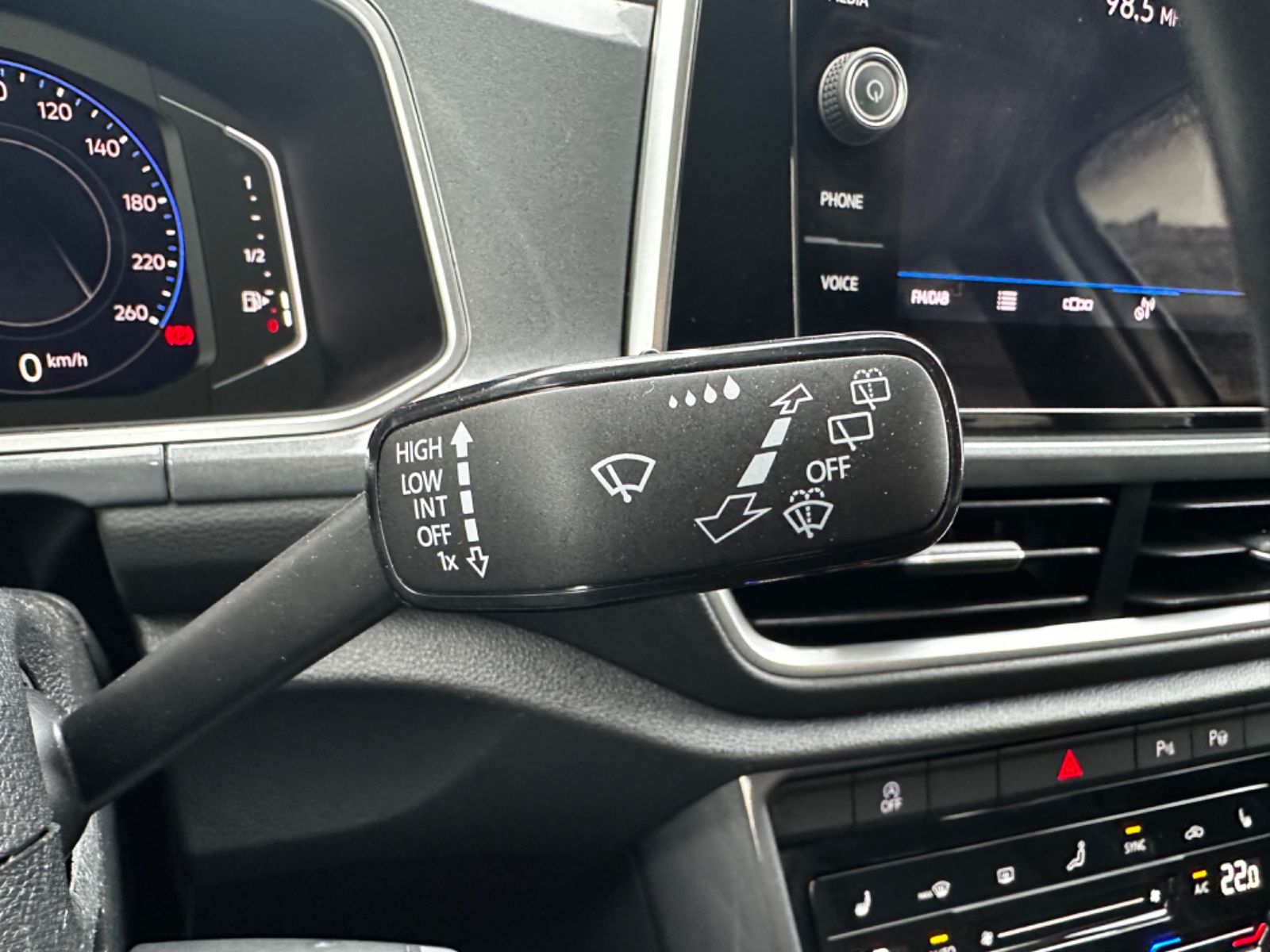 Volkswagen T-Roc 2.0 - Samsaru's Car Outlet