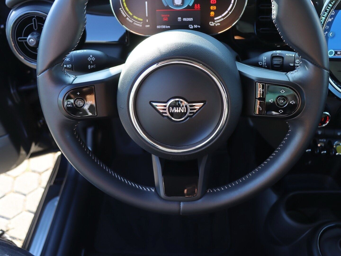 MINI Cooper SE Classic - Samsaru's Car Outlet
