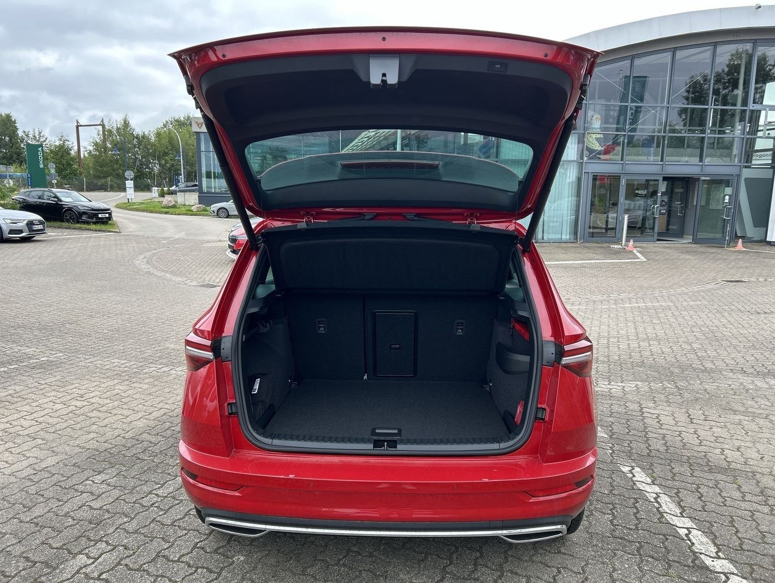 Skoda Karoq 2.0 TSI Sportline Pano Matrix ACC AHK LED