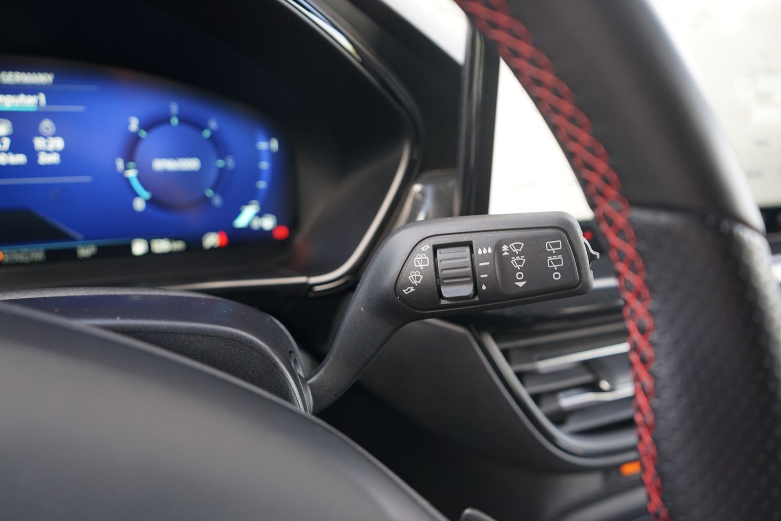 Ford Focus 1.5 EcoBlue ST-Line Aut. LED ACC Kamera