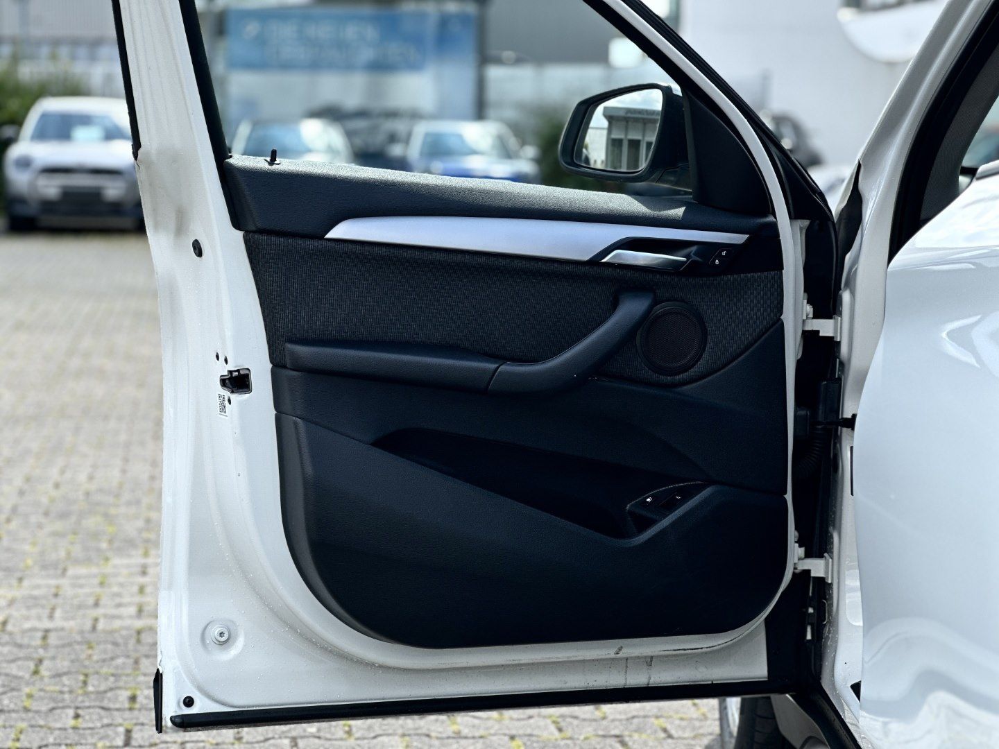 BMW X1 xDrive25e - Samsaru's Car Outlet