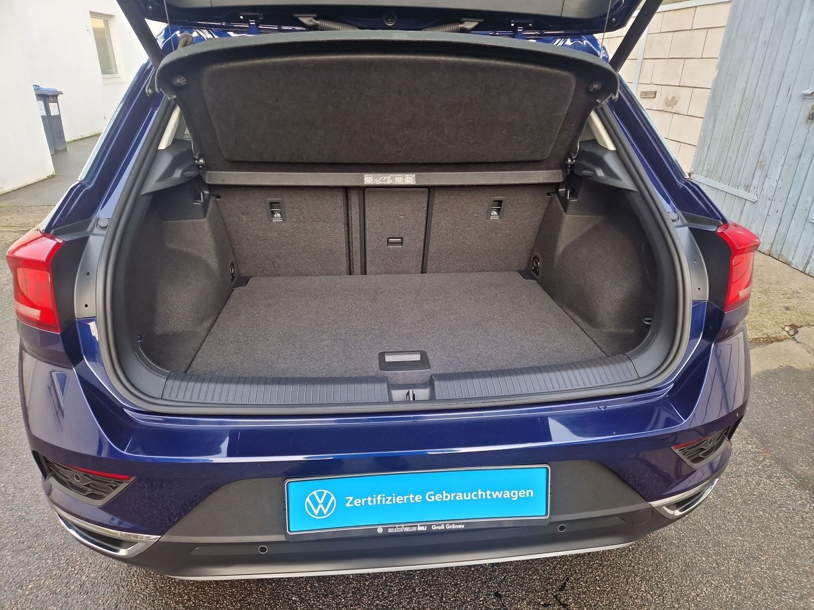 Volkswagen T-Roc IQ.DRIVE - Samsaru's Car Outlet