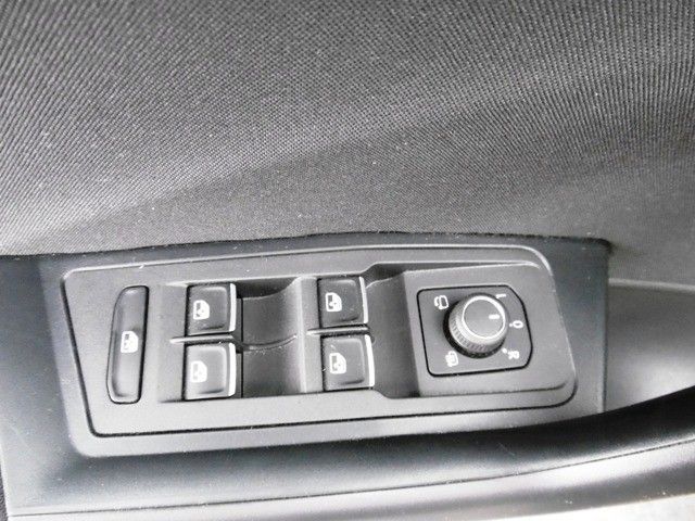 Volkswagen T-ROC 1.0 TSI United - Samsaru's Car Outlet