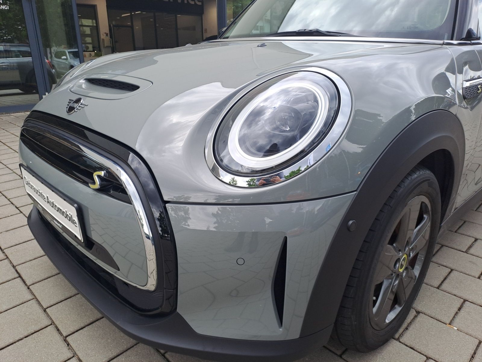MINI Cooper SE - Samsaru's Car Outlet