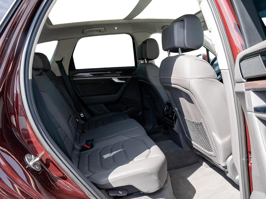 Volkswagen Touareg 3.0 V6 TSI eHybrid Atmosphere 4M - Samsaru's Car Outlet