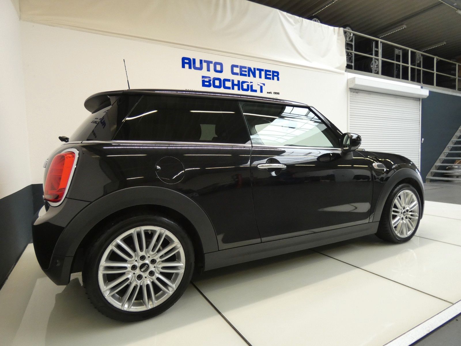 MINI Cooper Chili - Samsaru's Car Outlet