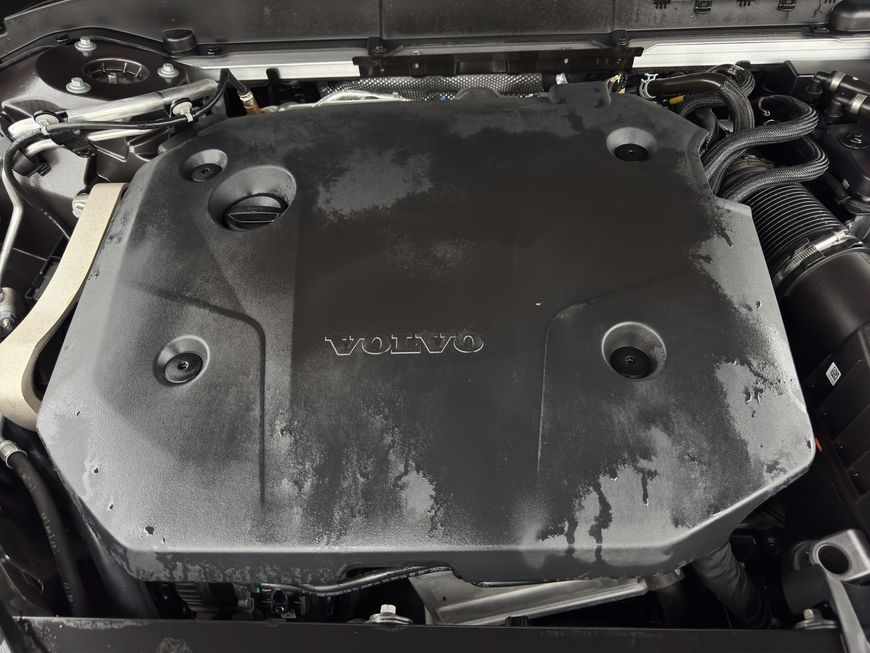 Volvo XC60 B4 AWD Plus-Dark Aut Leder Voll-LED Google-