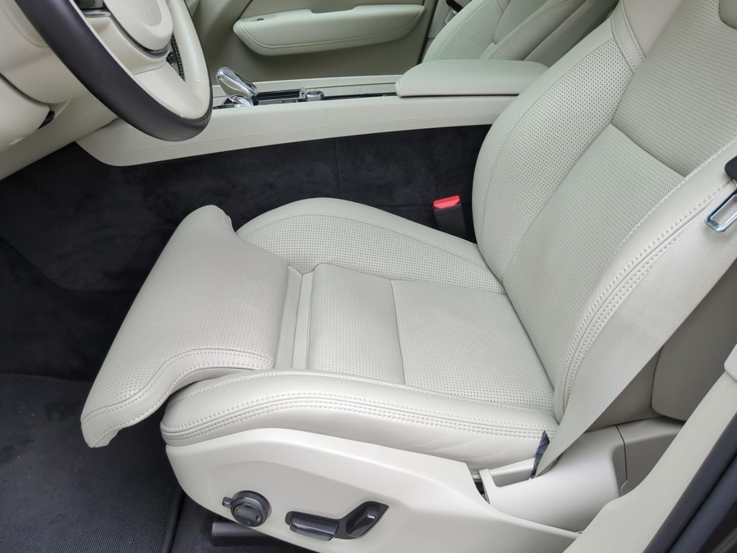 Volvo XC60 T8 Recharge Ultimate Bright *Luft*Massage*A