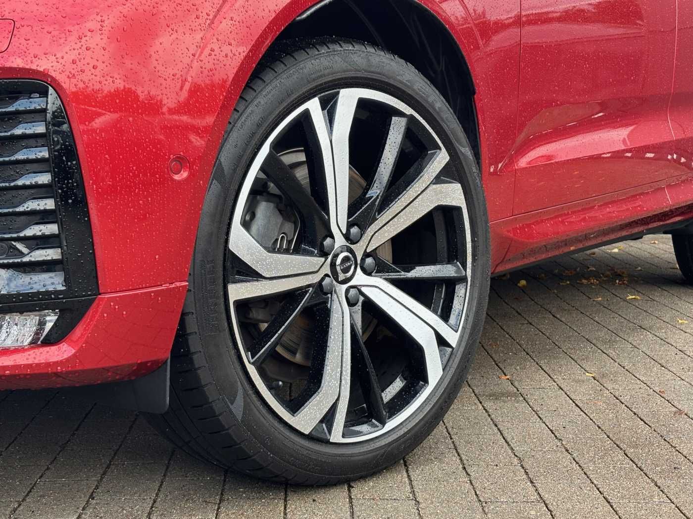 Volvo XC60 B5 B AWD Ultimate Dark, Massage, Pano uvm.